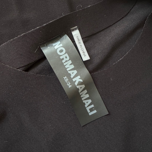 NORMA KAMALI • Long Sleeve Crew Top in Black - Picture 10 of 12